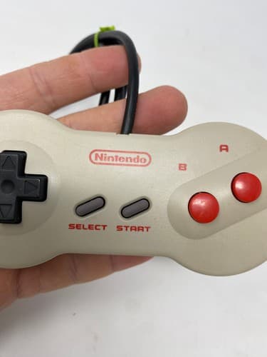 Nintendo AV Famicom Dogbone Controller HVC-102 Japan OEM NES Compatible — photo 3